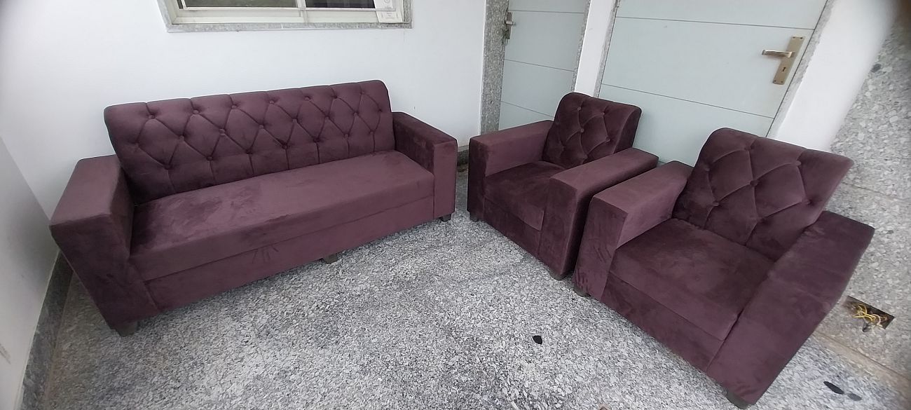 cheks handle sofa 3 1 1 Available on order