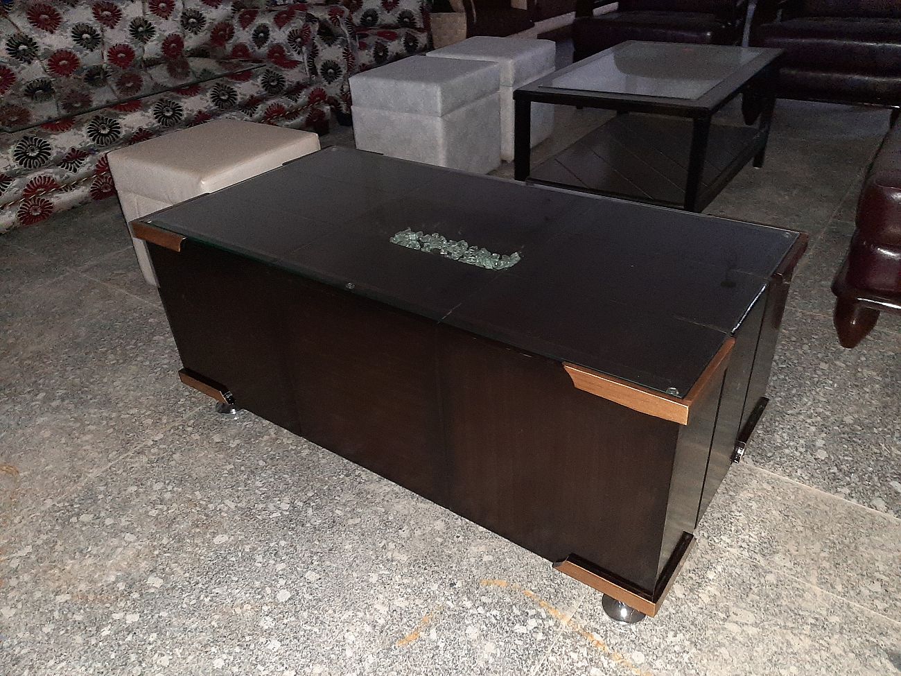 Center table holo box pattern with