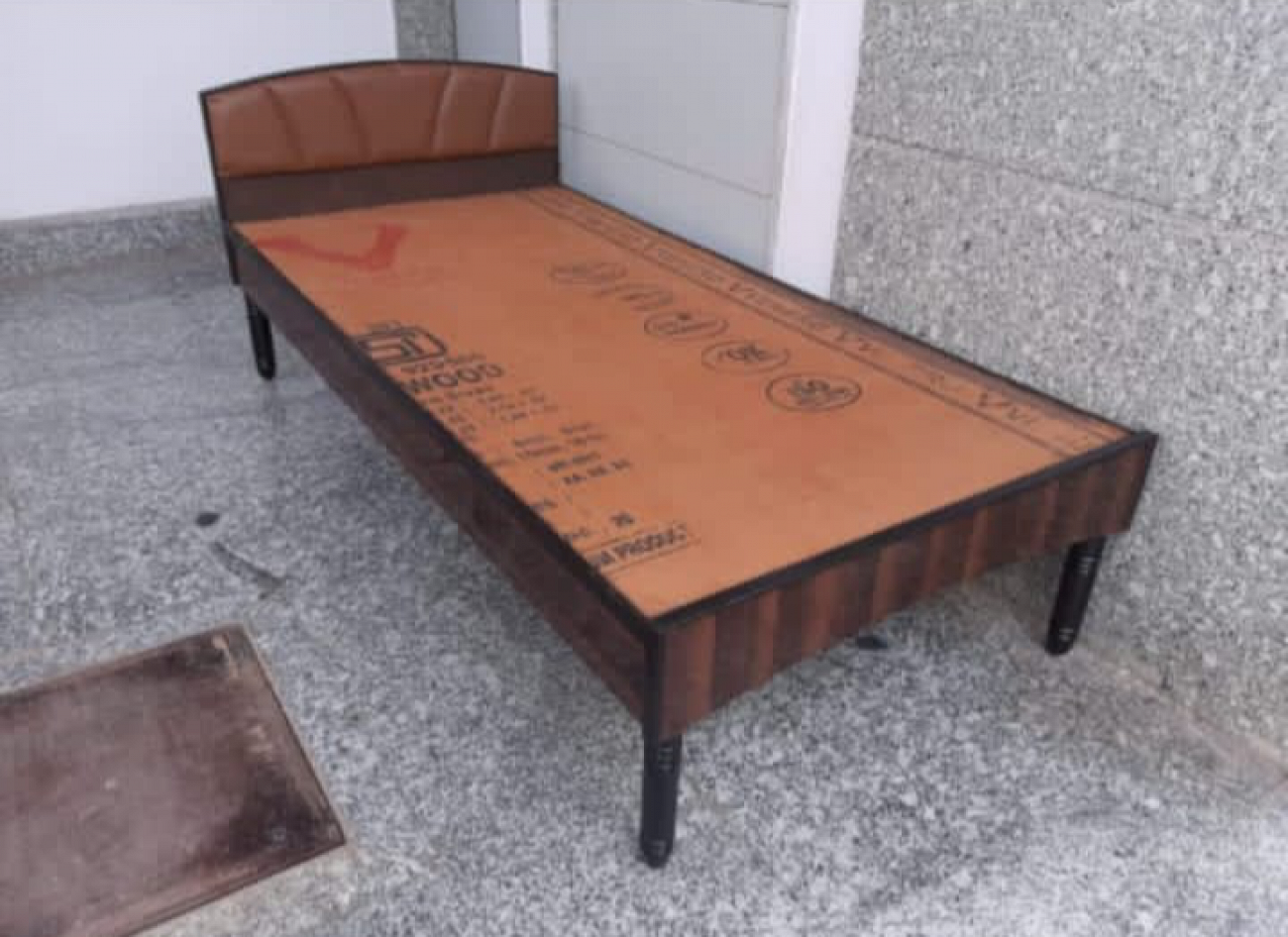 on order Without box bed with back cushion